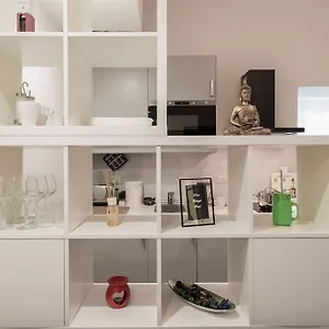 Porta Garibaldi White Flat Apartment